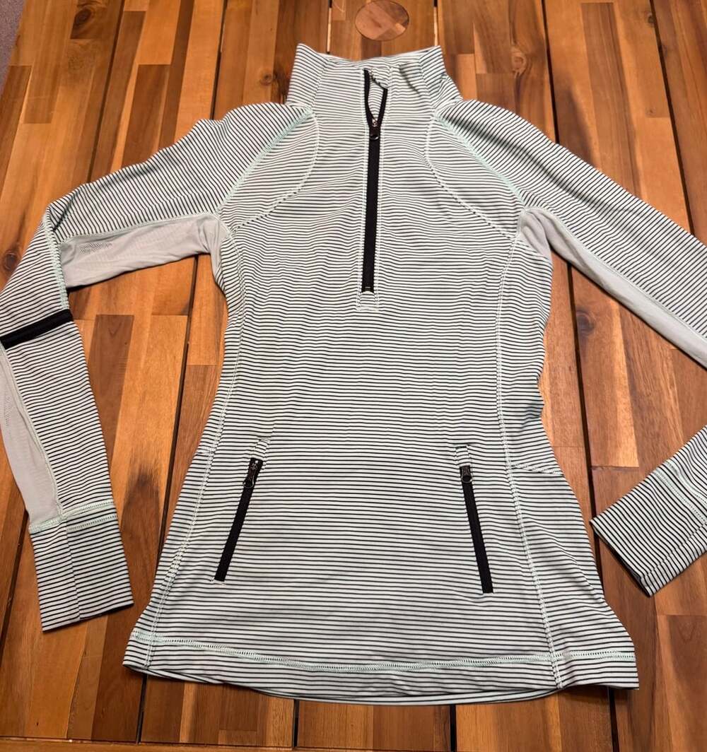 Lululemon Race With Grace 1/2 Zip Size 4